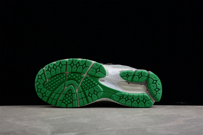 new balance "protection pack"    ml2002rgd