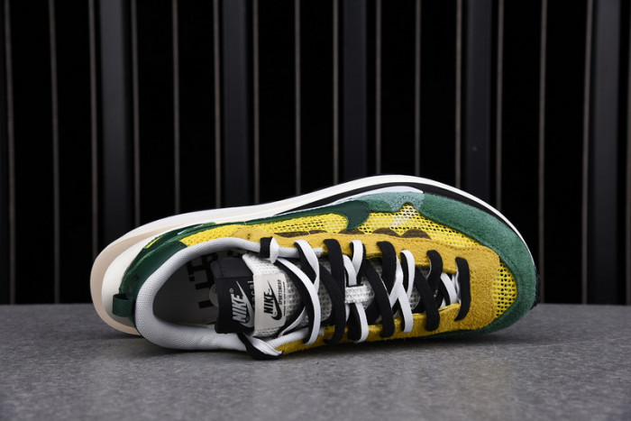 nike vaporwaffle sacai tour yellow stadium green cv1363-700
