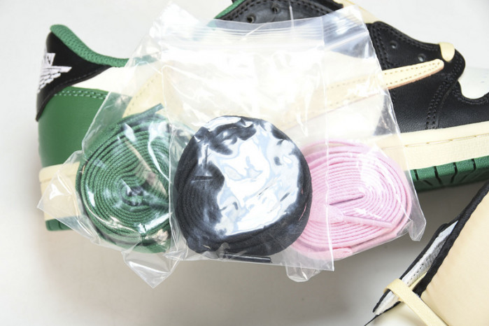 Travis Scott x Air Jordan 1 Low DH7866-128