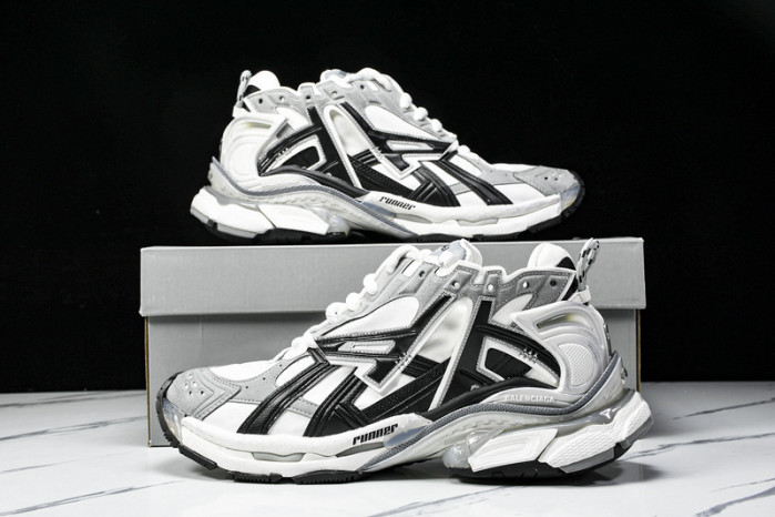 Balenciaga Runner BTT-209