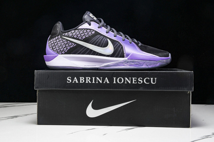 )Nk Sabrina 2 "Court Vision" FZ1517-500