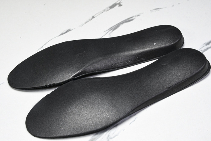 C/O​ SNEAKERS CO-012