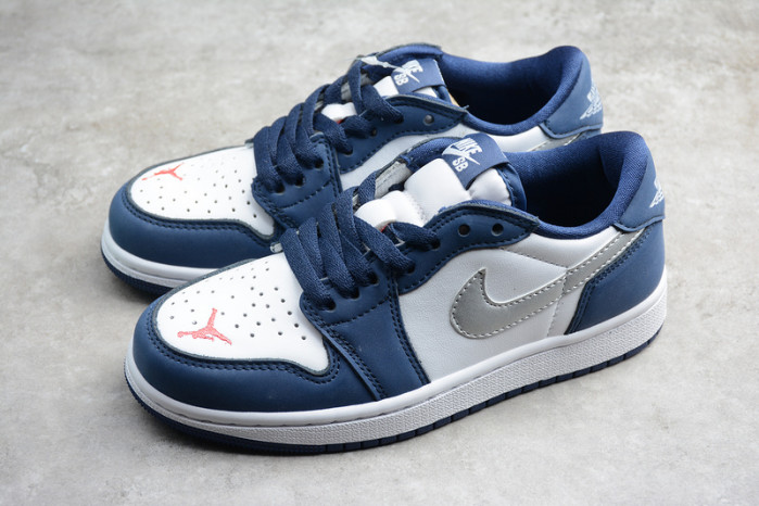 Jordan 1 Low SB Midnight Navy CJ7891-400