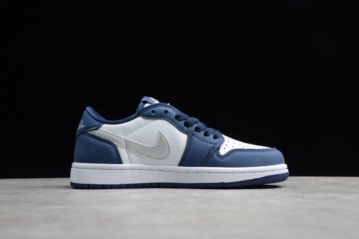 Jordan 1 Low SB Midnight Navy CJ7891-400