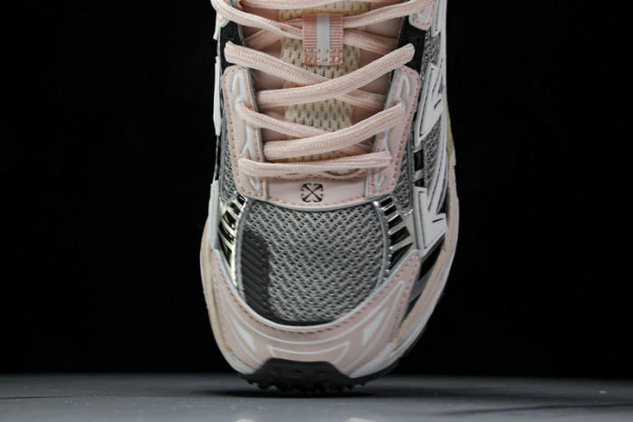 C/O​ SNEAKERS COS-013