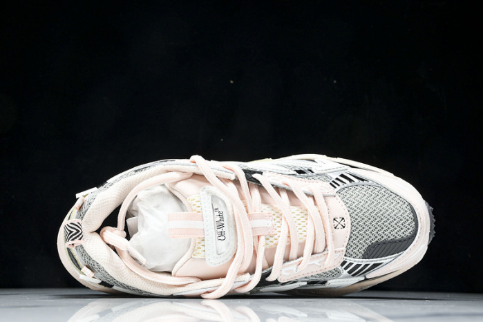 C/O​ SNEAKERS COS-013