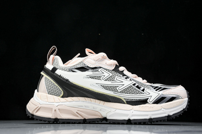 C/O​ SNEAKERS COS-013